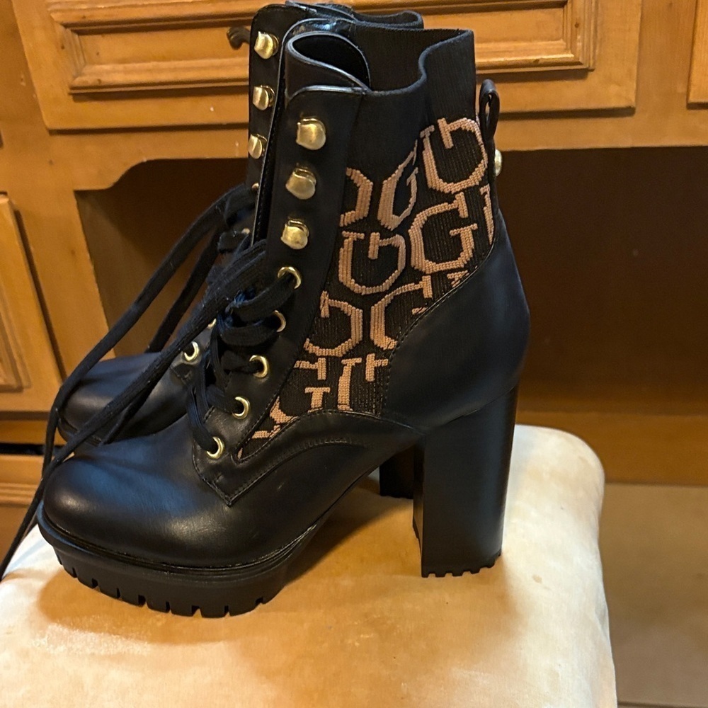 Nwot Guess Black and Brown Lace-Up Boots - Picture 3 of 12